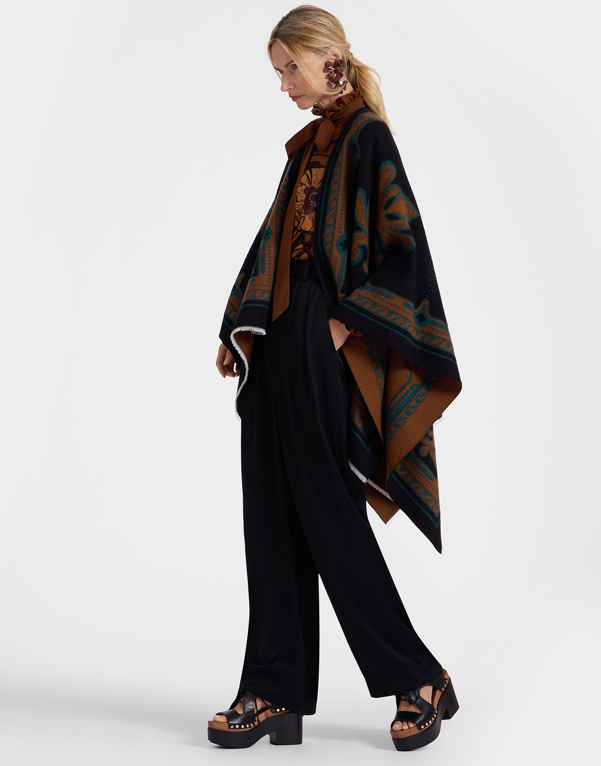 La Double J | Poncho in Herald Black