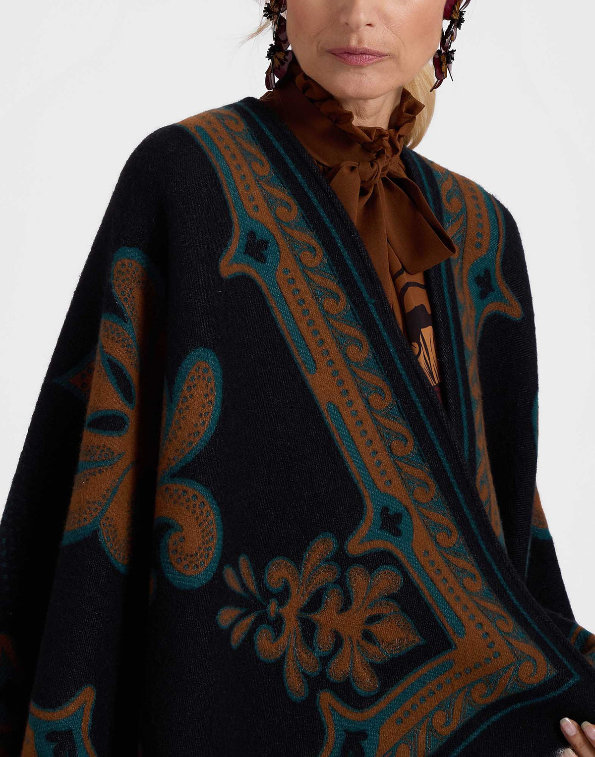 La Double J | Poncho in Herald Black