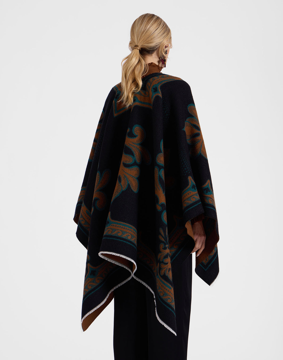 La Double J | Poncho in Herald Black